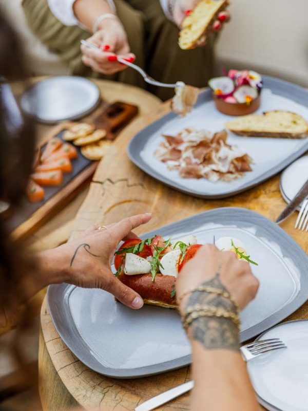 A warm atmosphere at the Le Mirage restaurant in Bormes les Mimosas