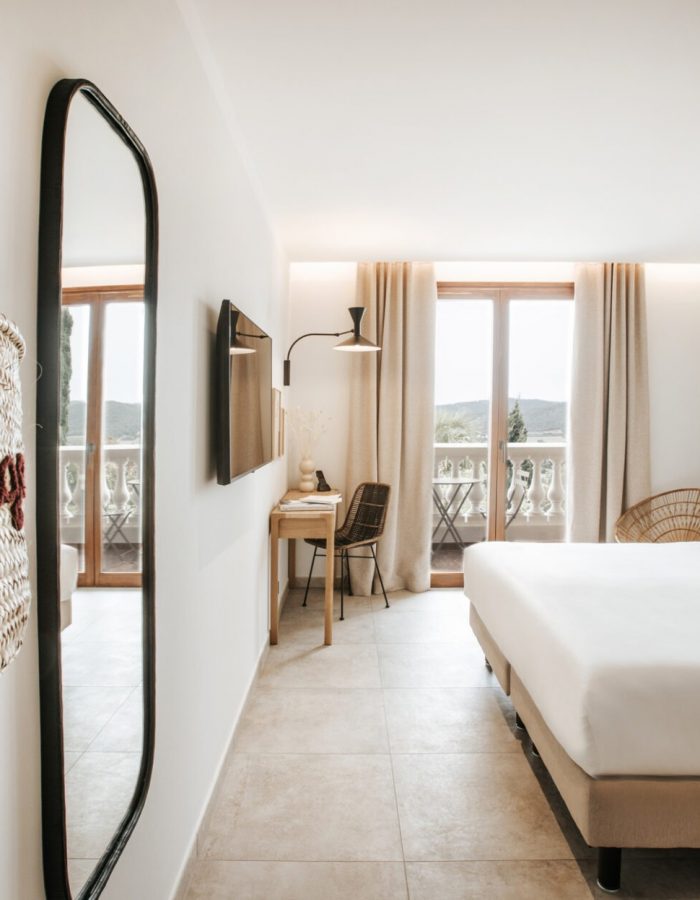 Chambre classique lit double hotel bormes les mimosas